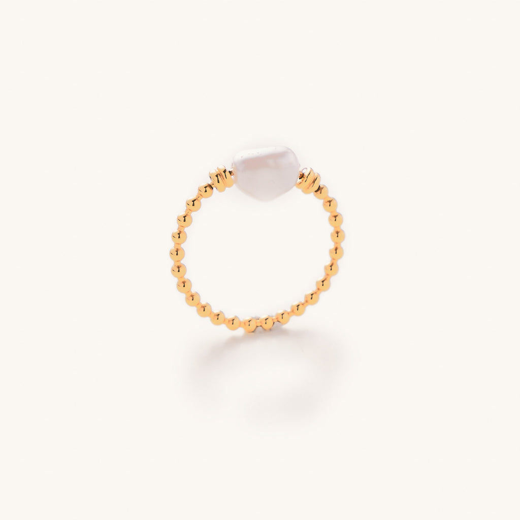 Gold ring with real pearl in the center