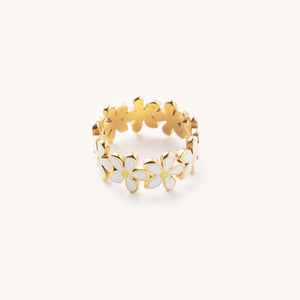 gold ring with white daisy flowers