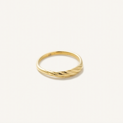 Mini Croissant Ring-Gold