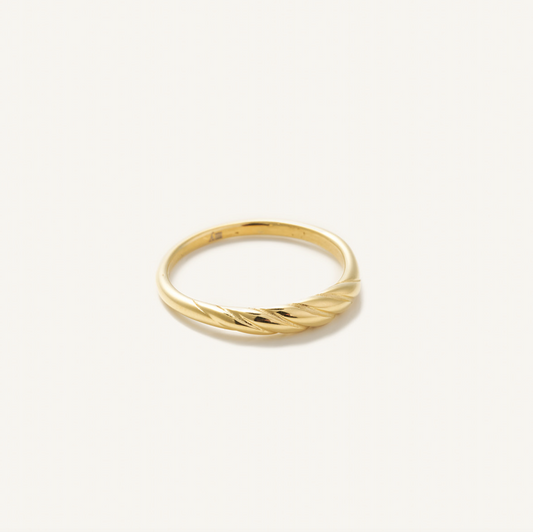 Mini Croissant Ring-Gold