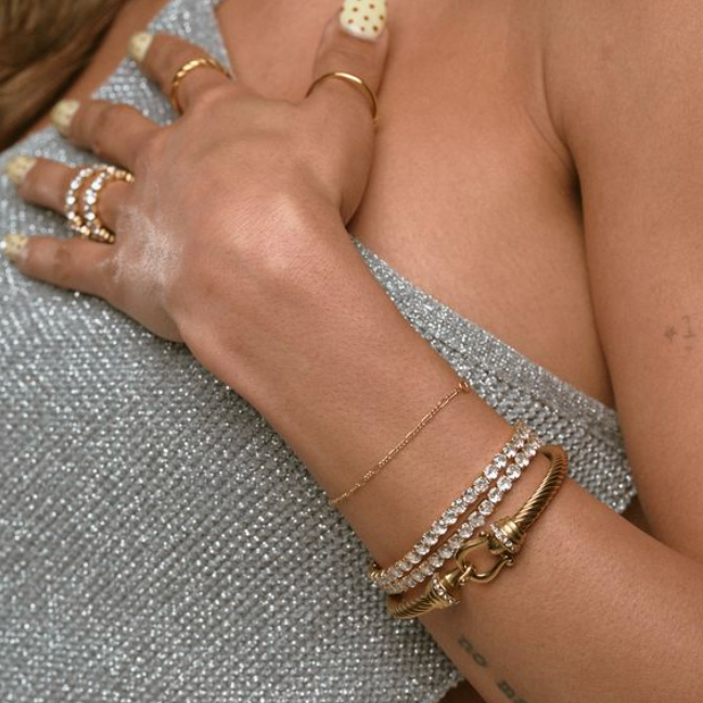 Arria Gold Latch Bangle