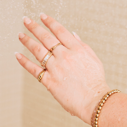 Viv Twisted Ring